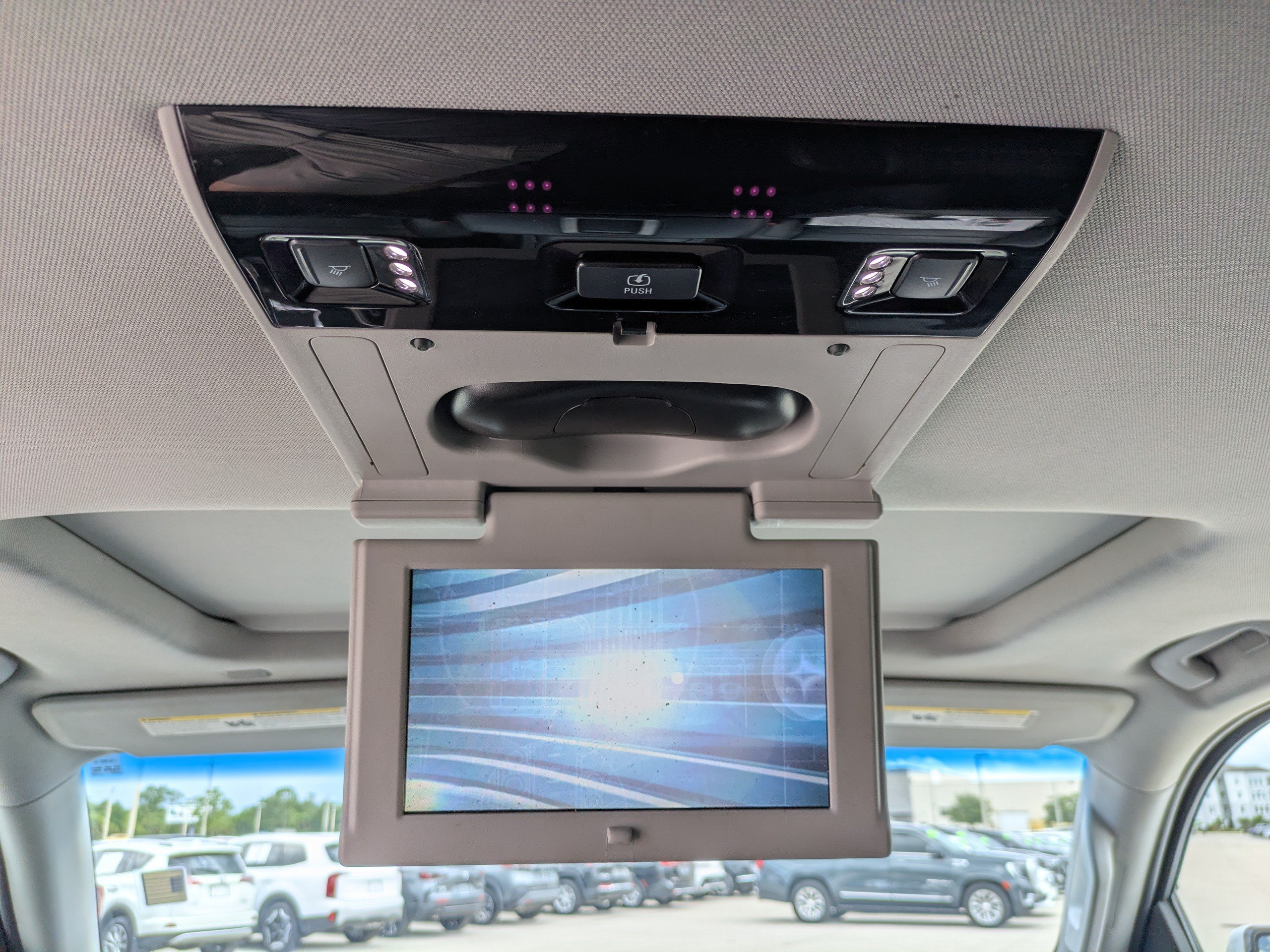 Used 2018 White Frost Tricoat GMC Denali image 16