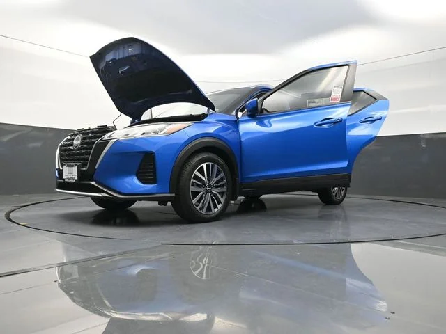 Used 2023 Blue Nissan SV image 31