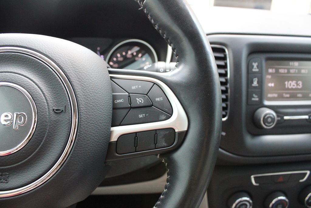 Used 2018 Blue Jeep Latitude image 13