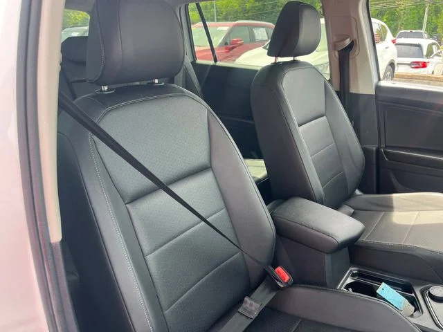 Used 2019 White Volkswagen 2.0T SE image 35
