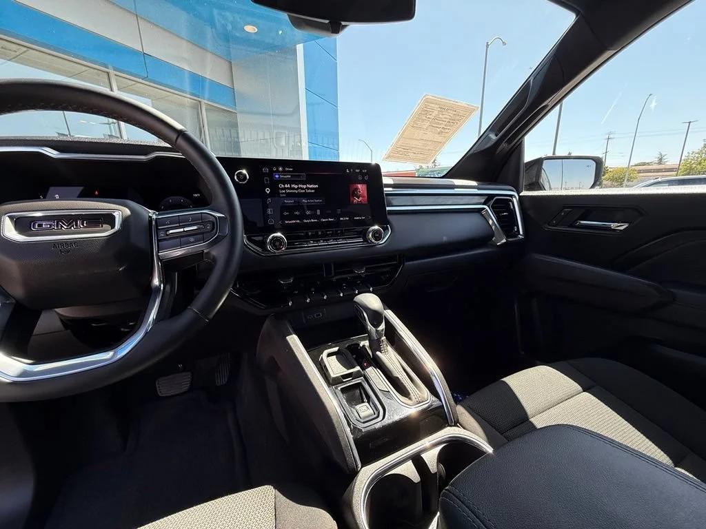 Used 2026 Onyx Black GMC Elevation image 21