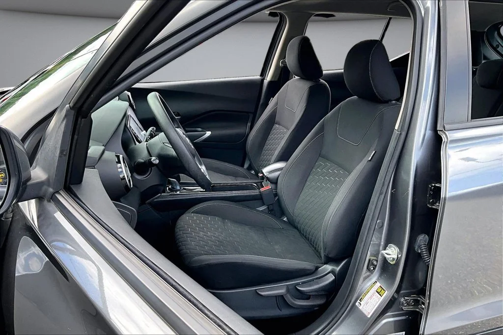 Used 2022 Gray Nissan SV image 21