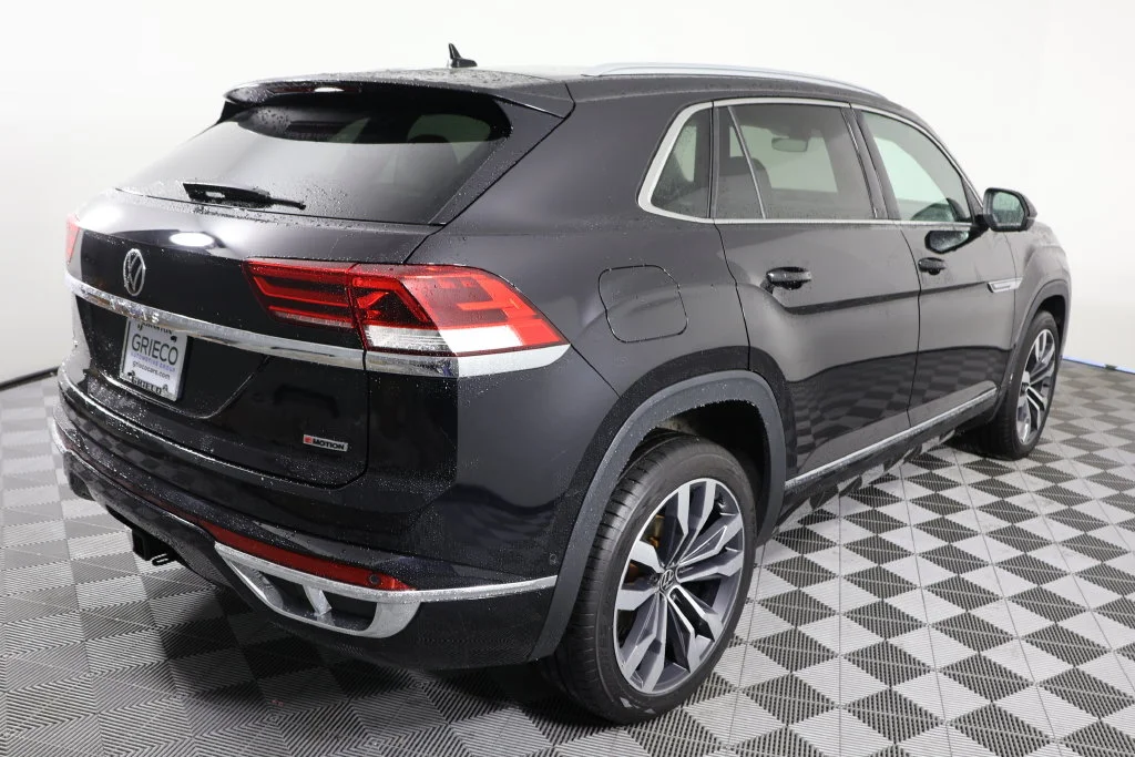Used 2021 Deep Black Volkswagen 3.6L V6 SEL Premium R-Line image 8