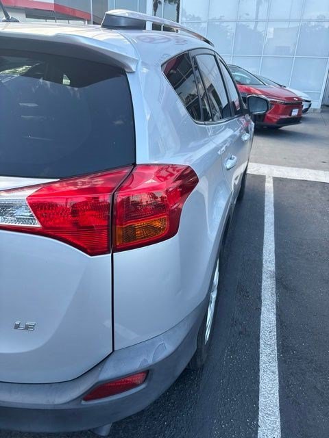 Used 2015 Classic Silver Metallic Toyota LE image 2