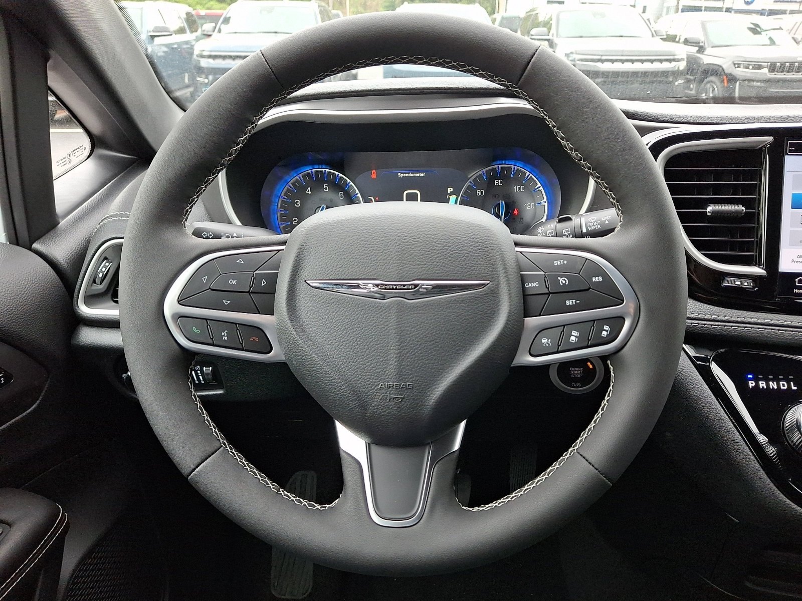 New 2026 Bright White Clear-Coat Exterior Paint Chrysler Select image 13