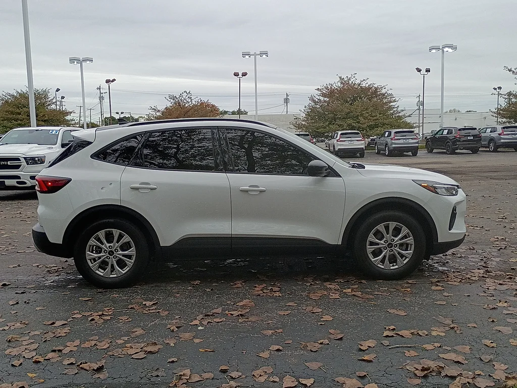 Used 2025 Oxford White Ford Active image 2