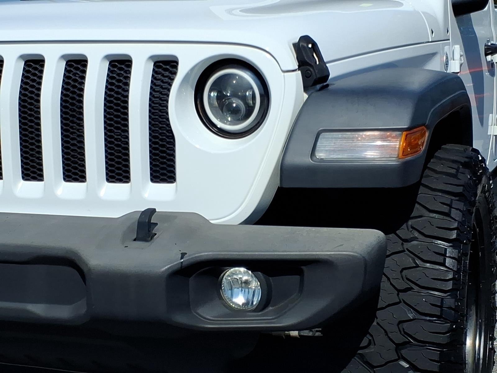 Used 2018 Bright White Clearcoat Jeep Sport S image 15