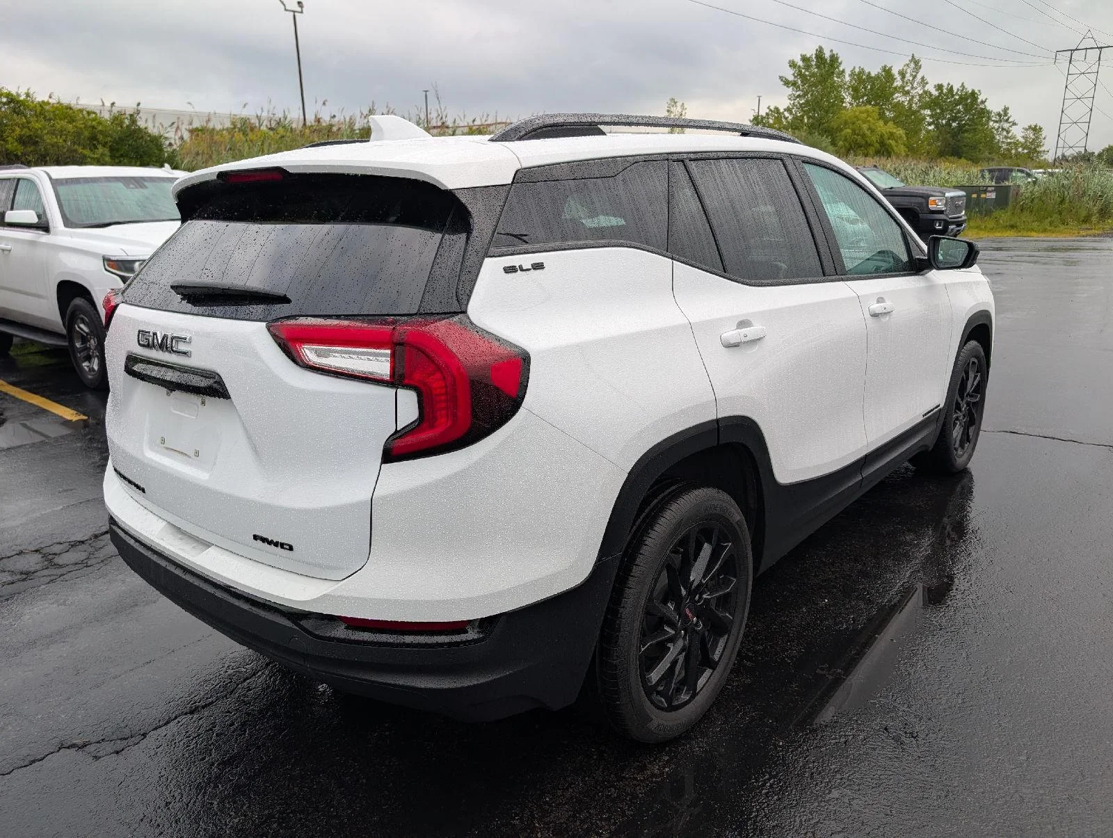 Used 2024 Summit White GMC SLE image 7