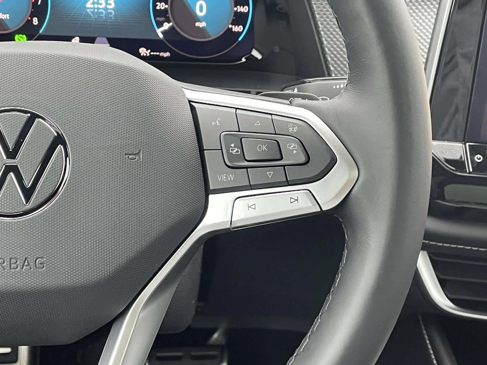New 2026 Q3Q3/Silver Volkswagen 2.0T SEL Premium R-Line image 33