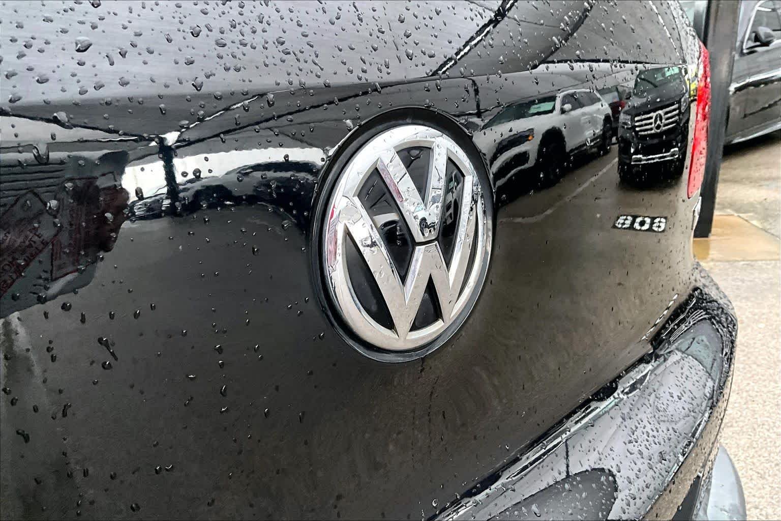 Used 2016 Deep Black Pearl Volkswagen SEL image 10