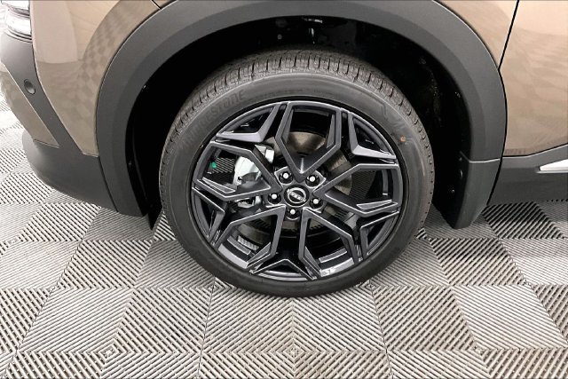 New 2026 Canyon Bronze Nissan SR image 12