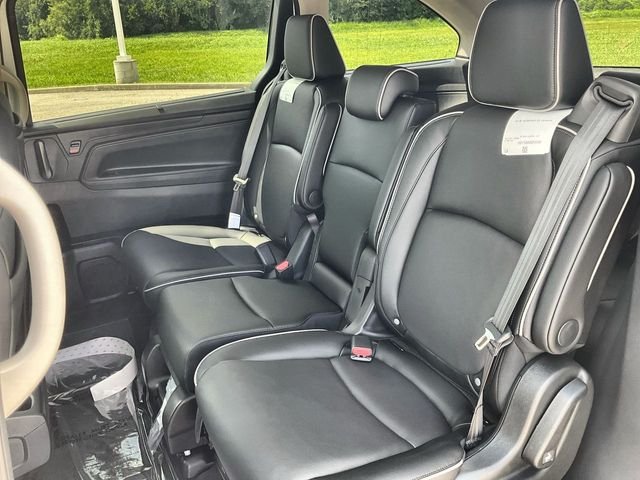 New 2026 Platinum White Pearl Honda Touring image 31