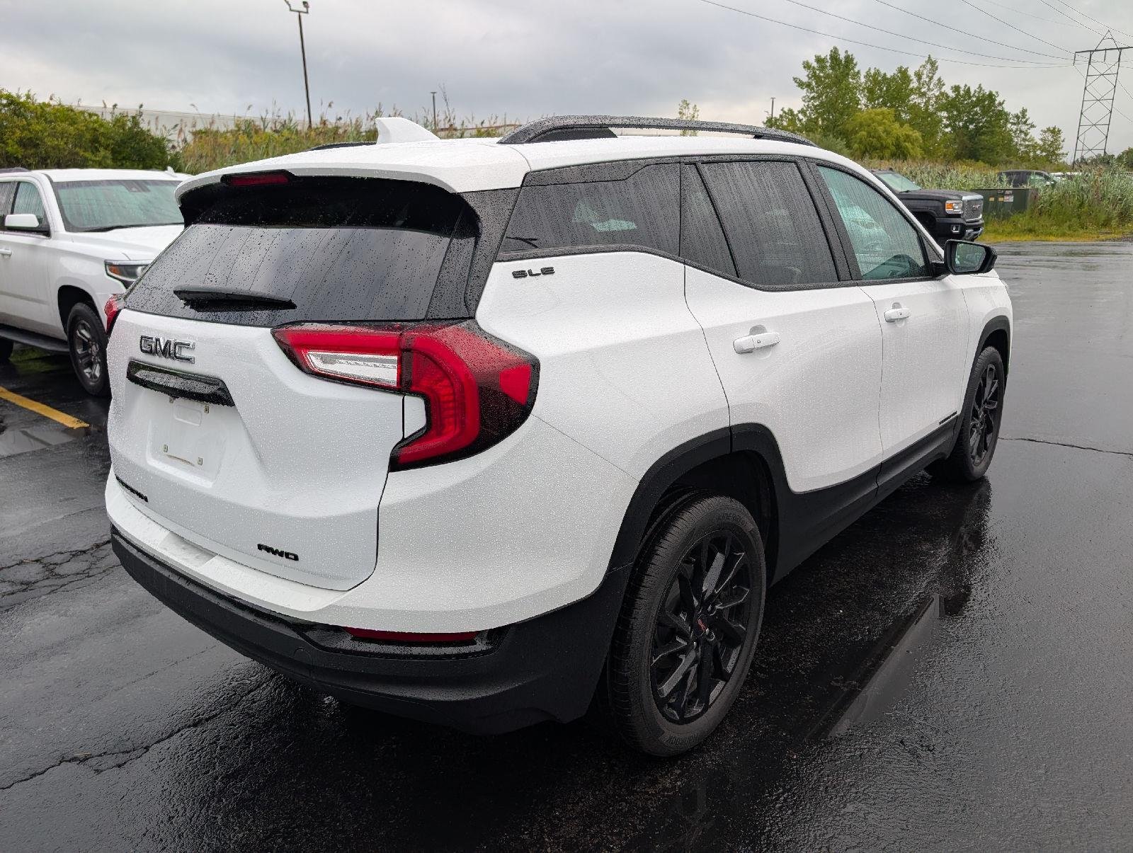 Used 2024 Summit White GMC SLE image 7