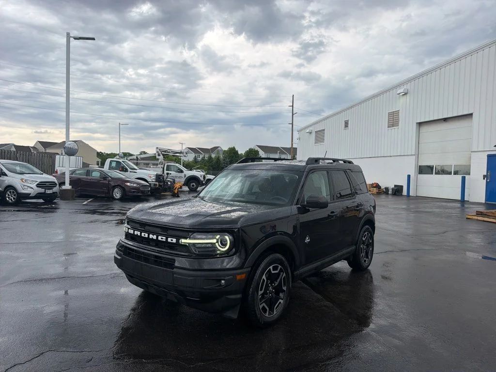 Certified Used 2022 Shadow Black Ford Outer Banks image 4