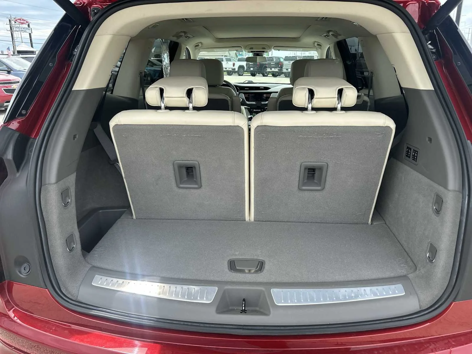 Used 2021 INFRARED TINTCOAT Cadillac Premium Luxury image 27