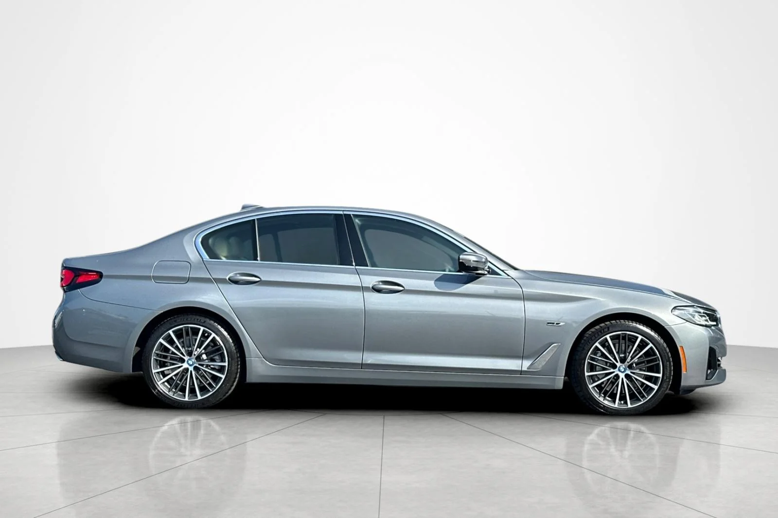 Used 2023 Skyscraper Grey Metallic BMW 530e image 6