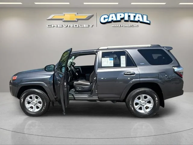 Used 2022 Gray Toyota SR5 image 9
