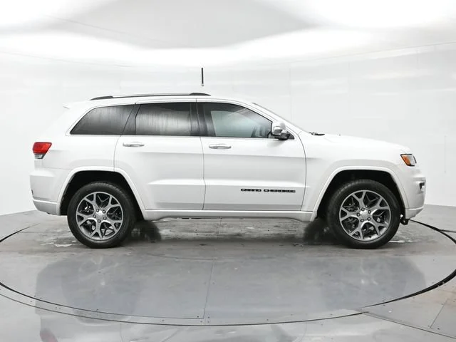 Used 2019 Ivory 3-coat Jeep Overland image 8