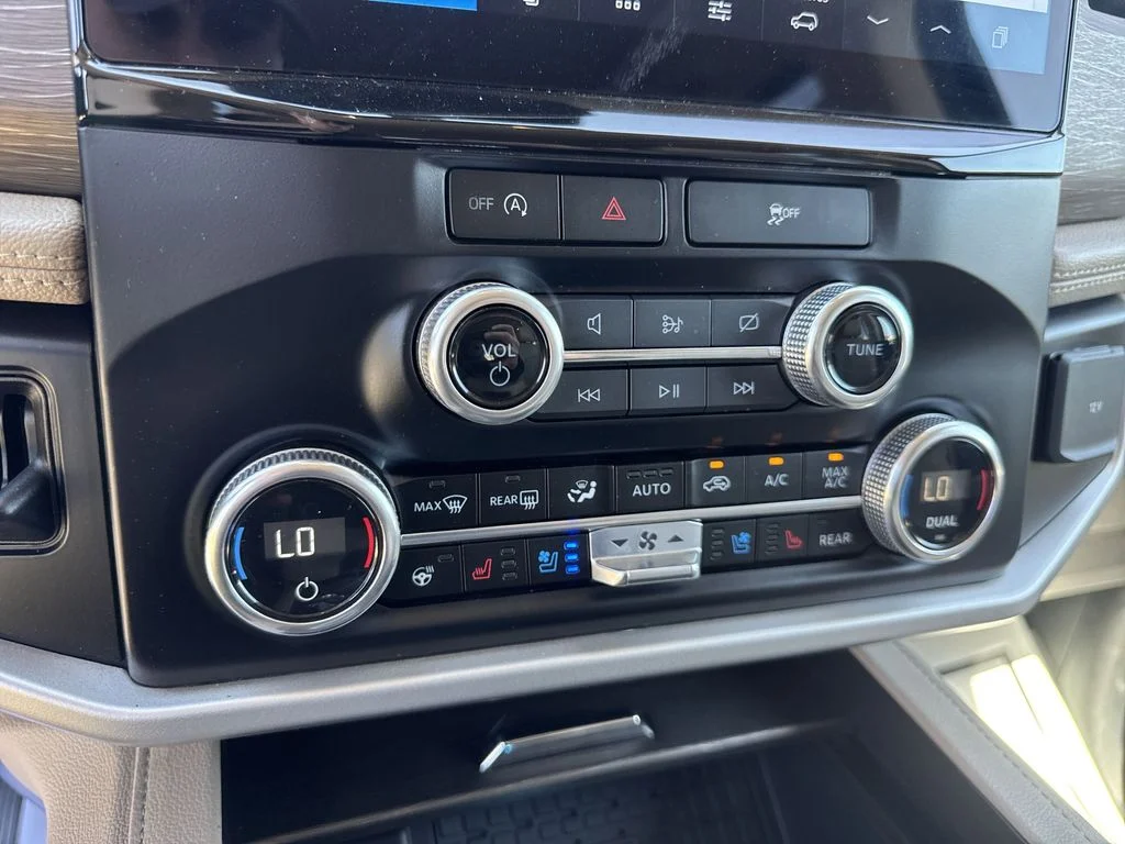 Used 2024 White Ford Limited image 19
