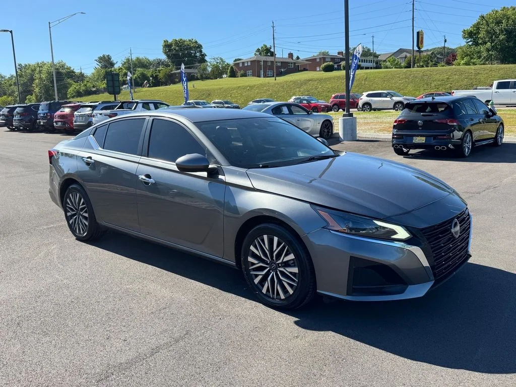 Used 2023 Gray Nissan 2.5 SV image 2