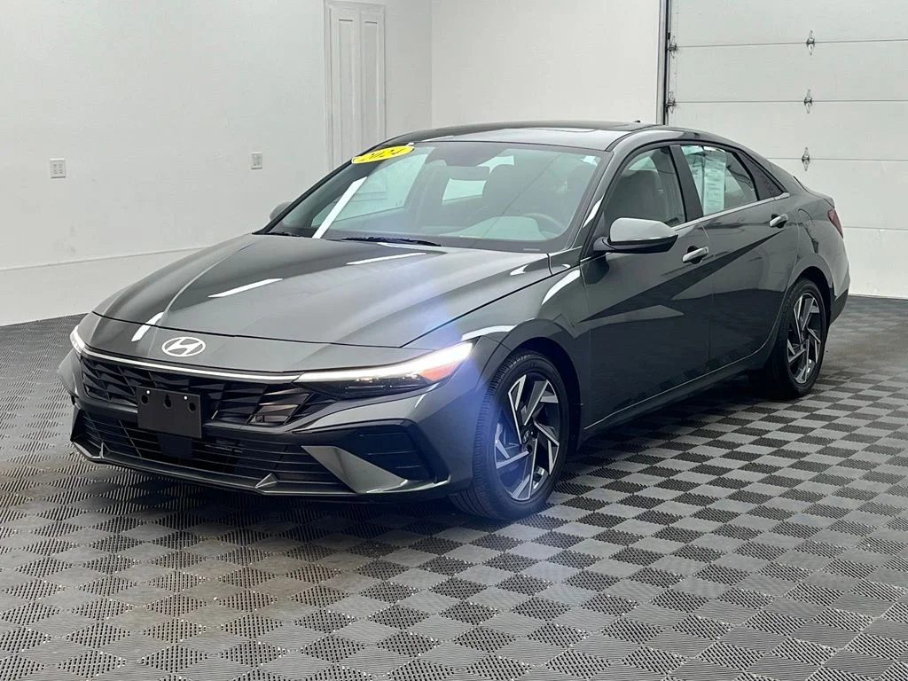 Used 2024 Gray Hyundai SEL image 2