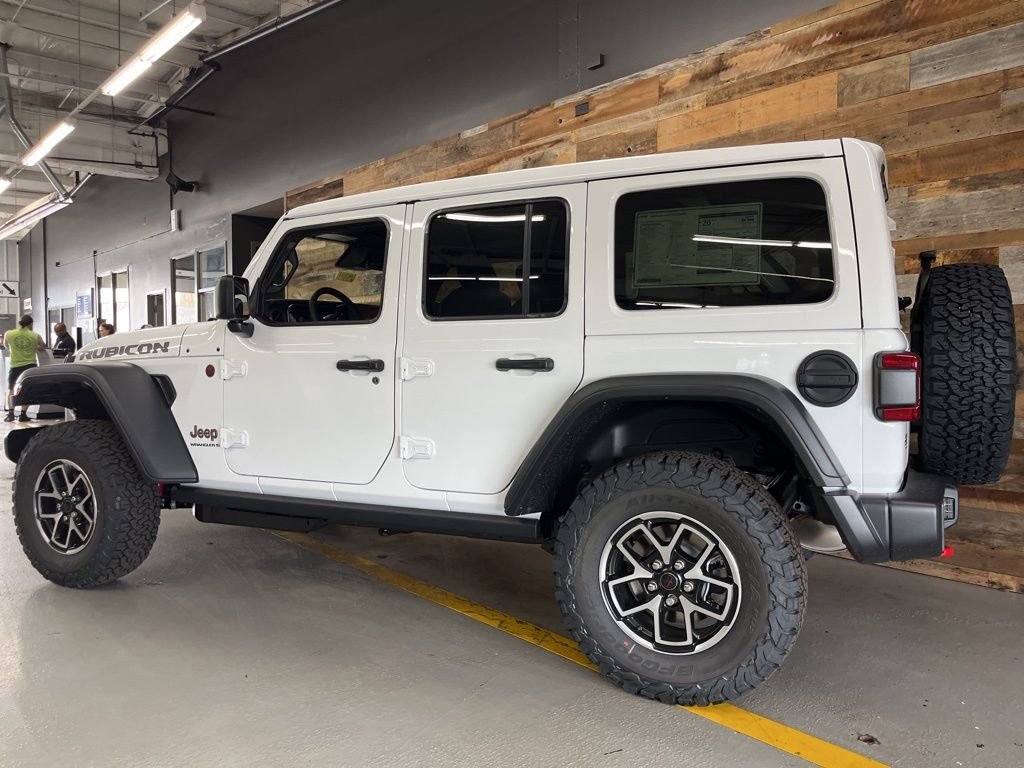 New 2026 Bright White Clear-Coat Exterior Paint Jeep Rubicon image 25