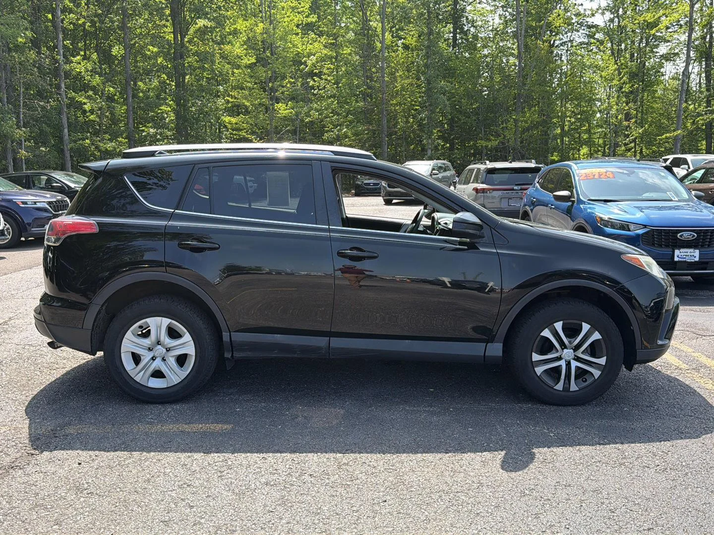 Used 2018 Black Toyota LE image 7