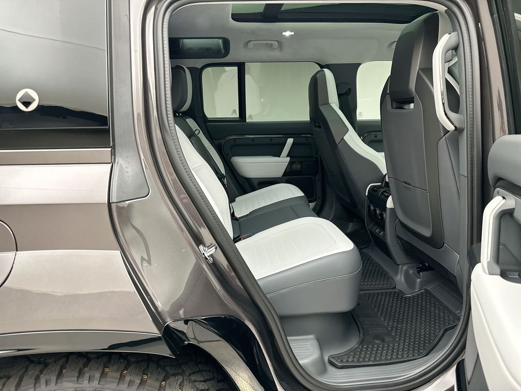 New 2026 Charente Grey Prem Met Land Rover OCTA image 7