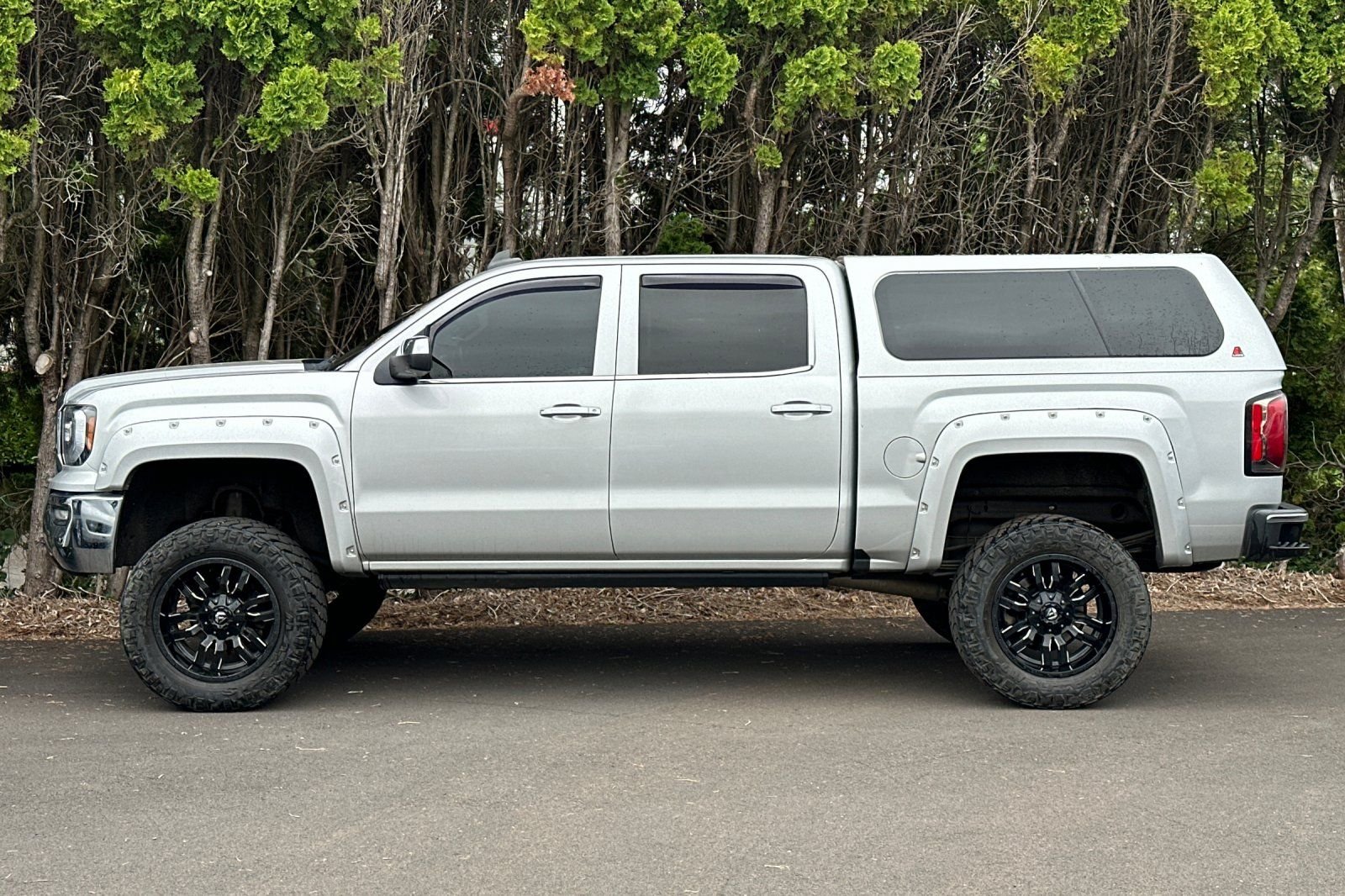 Used 2016 Silver GMC SLT image 7