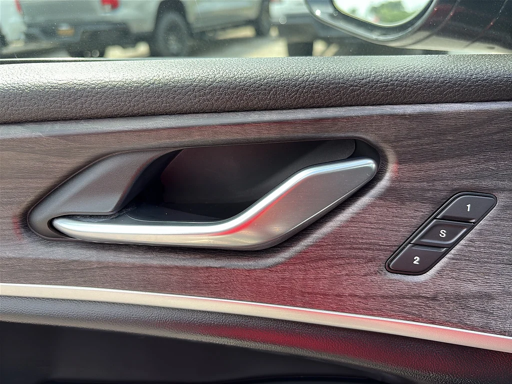 Used 2024 Velvet Red Pearl Coat Jeep  image 38