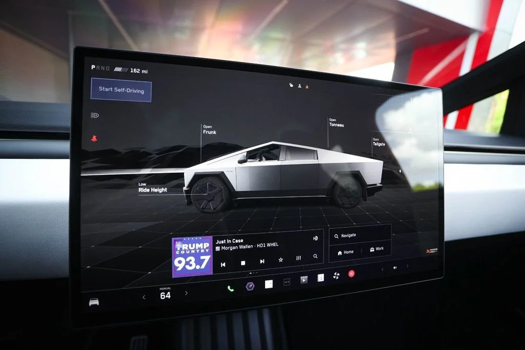 2024 Tesla Cybertruck Base - Photo 29