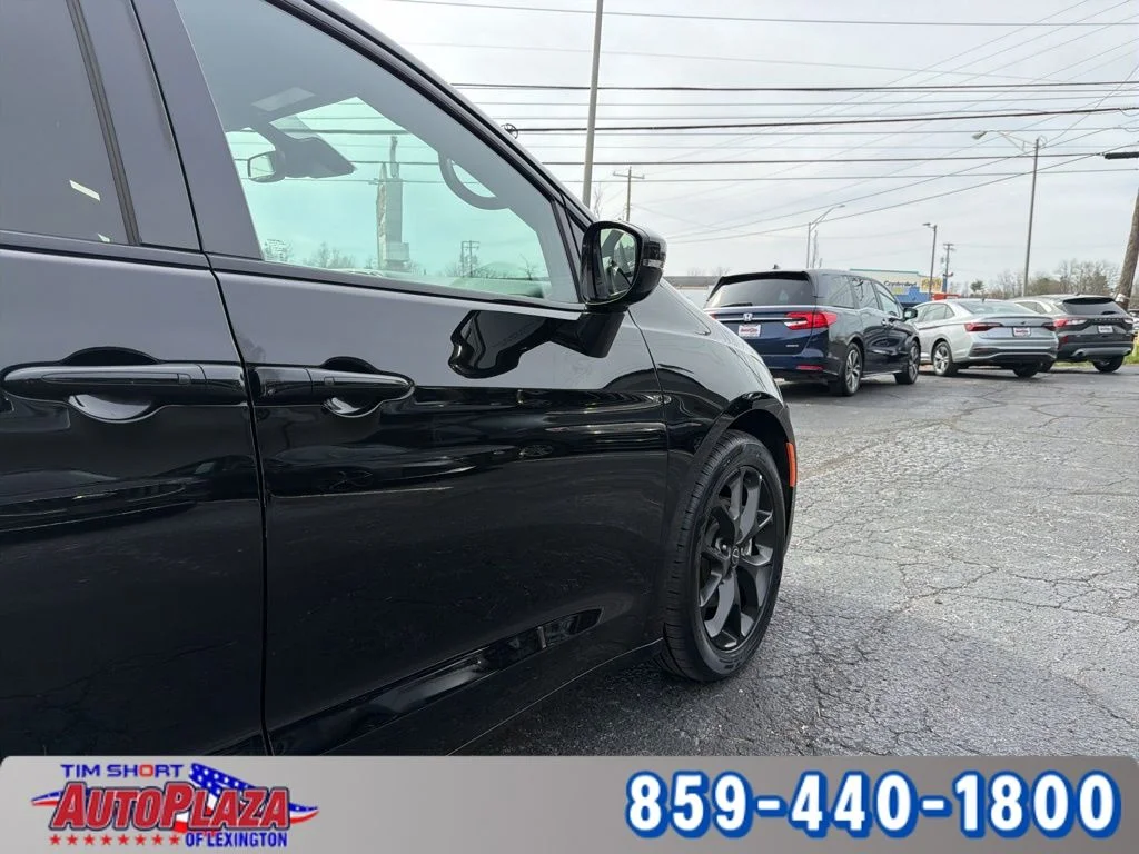Used 2025 Black Chrysler Limited image 36