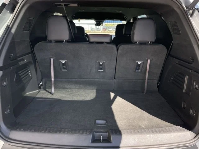 Used 2025 Gray Chevrolet Z71 image 23