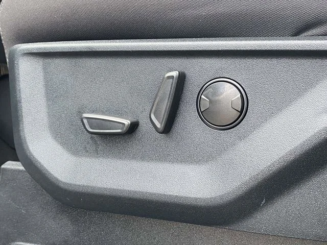 New 2025 Agate Black Metallic Ford XLT image 15