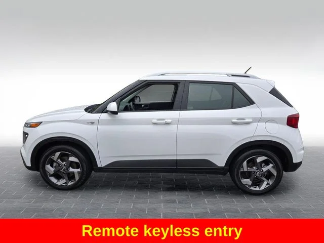 Used 2025 White Hyundai SEL image 5