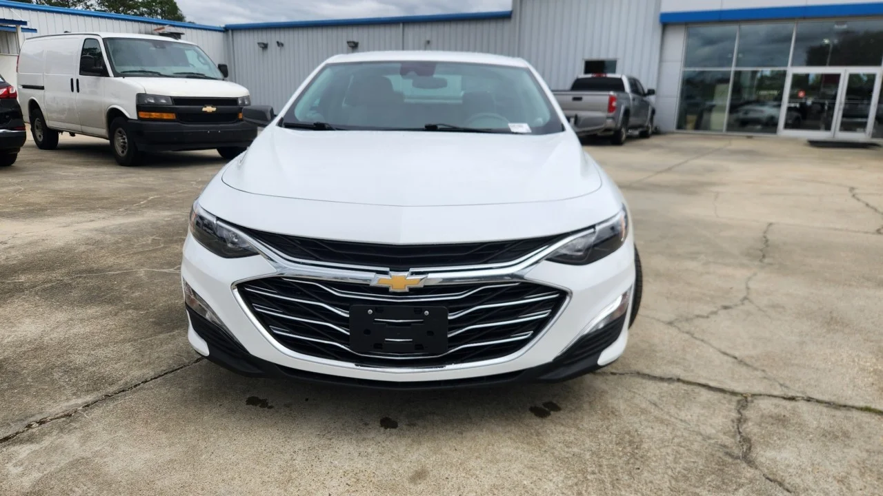 Used 2023 SUMMIT WHITE Chevrolet LS image 8
