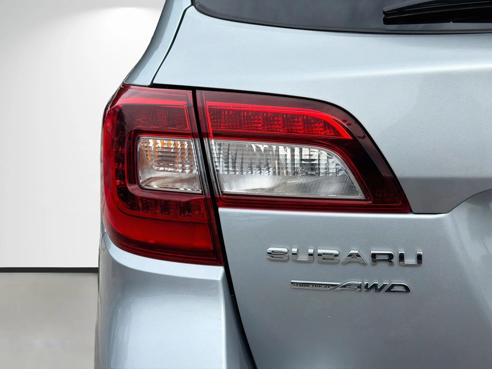 Used 2016 Ice Silver Metallic Subaru 2.5i Premium image 10