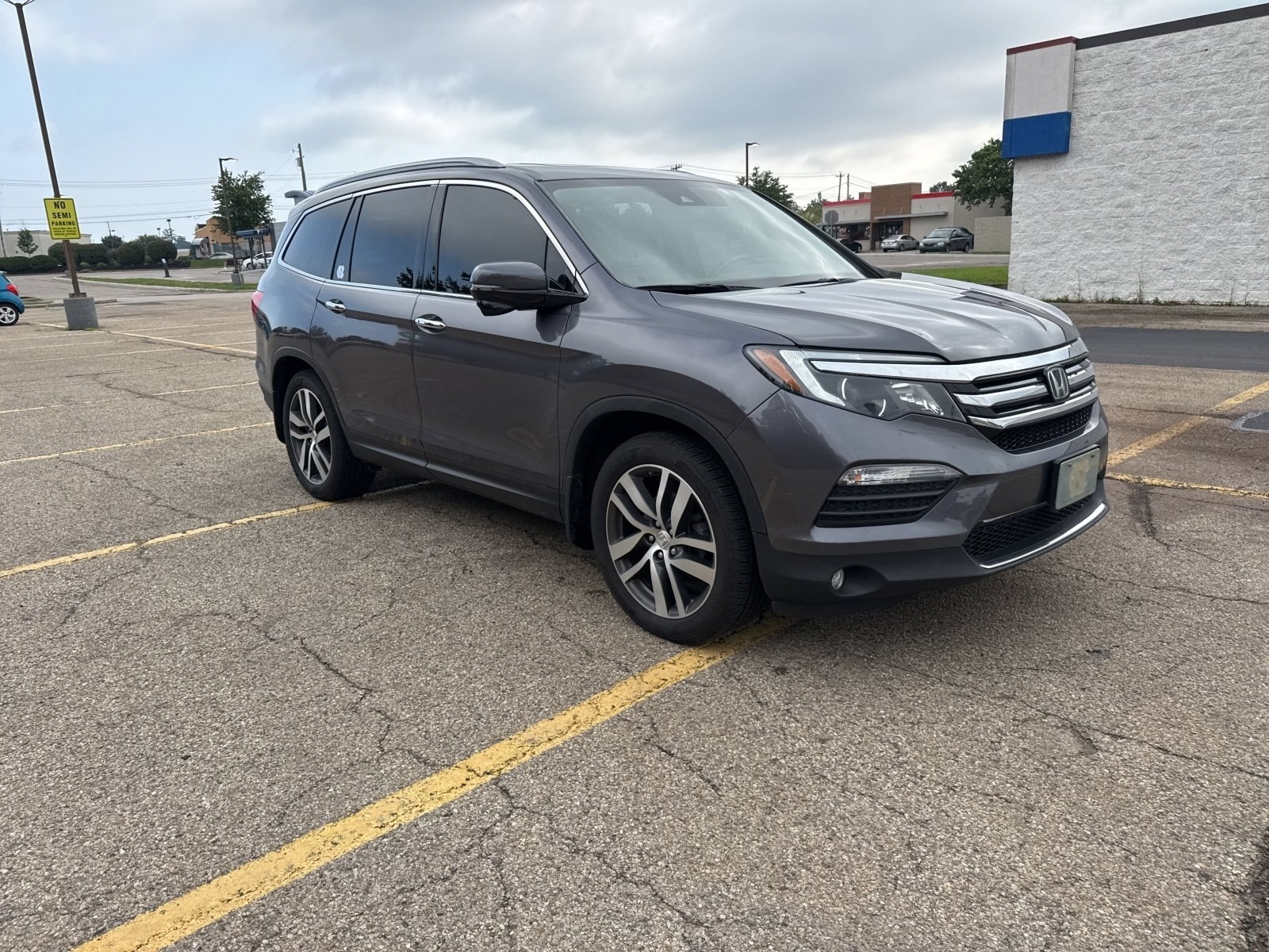 Used 2017 Modern Steel Metallic Honda Touring image 18