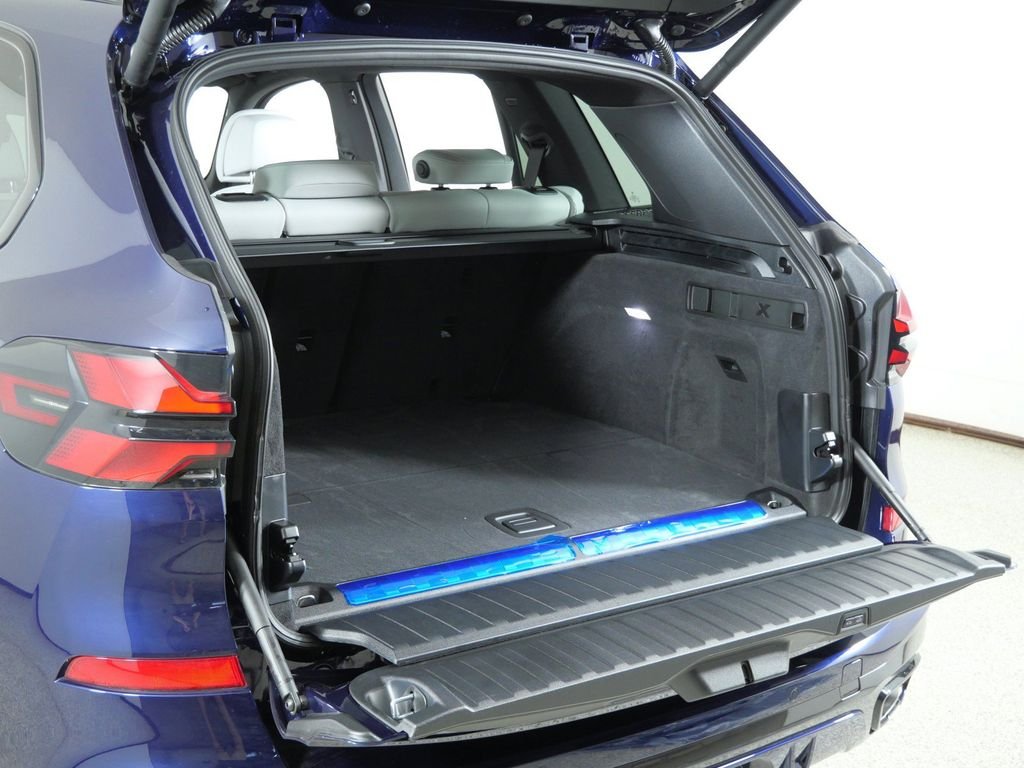 New 2026 Tanzanite Blue II Metallic BMW xDrive50e image 29