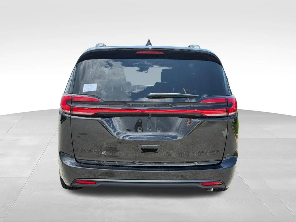 New 2027 Diamond Black Crystal Pearl-Coat Exterior Paint Chrysler Limited image 26