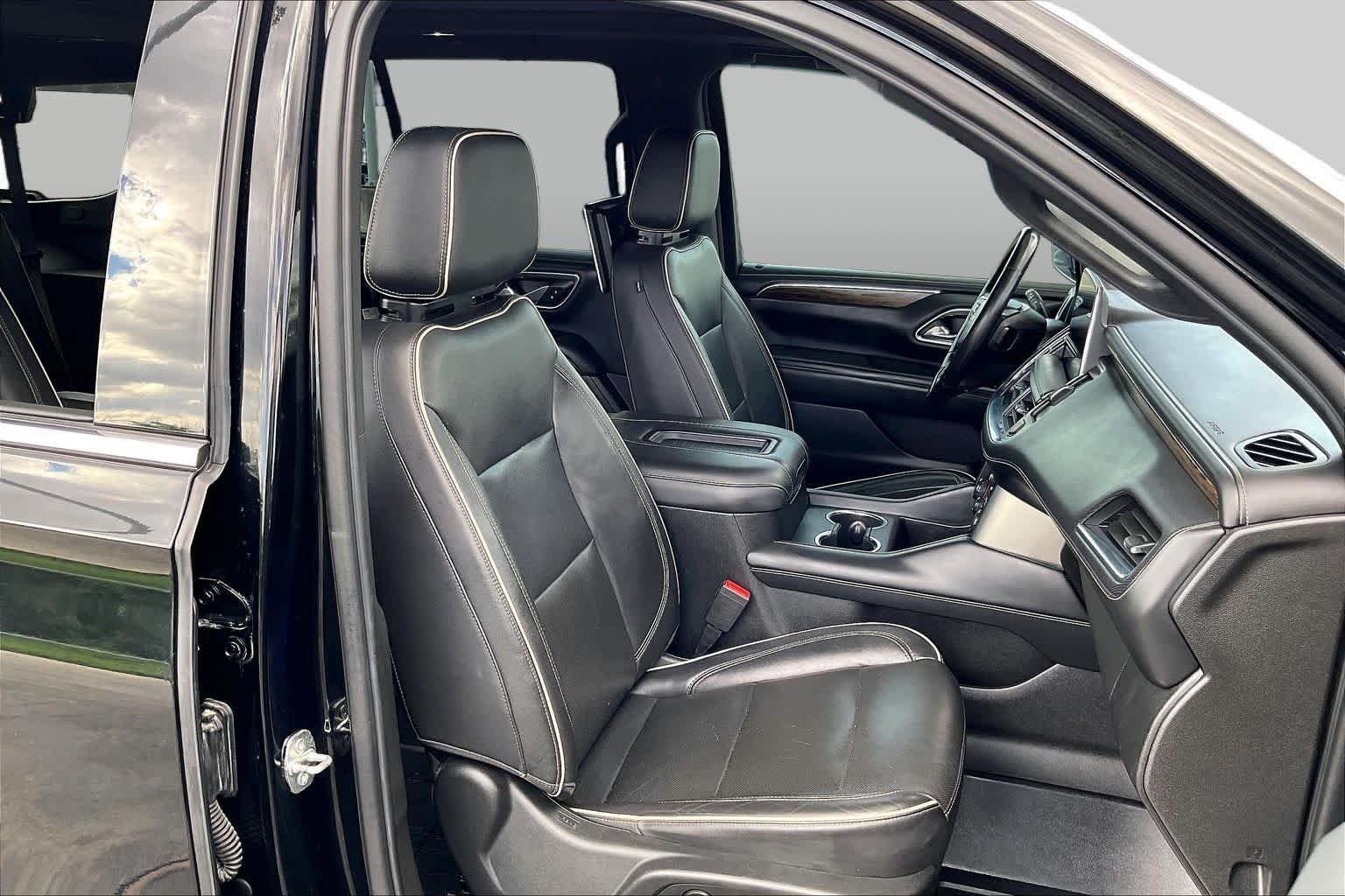 Used 2024 Ebony Twilight Metallic GMC SLE image 9