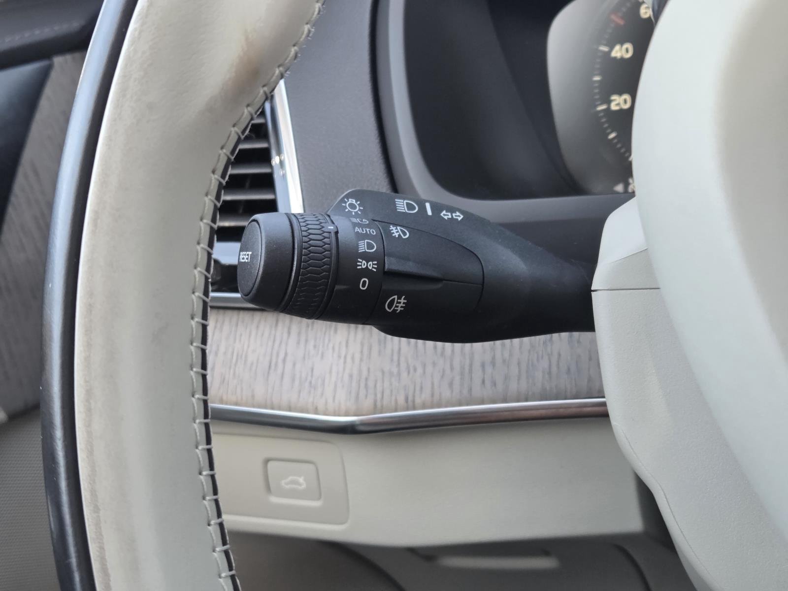 Used 2020  Volvo Inscription image 22