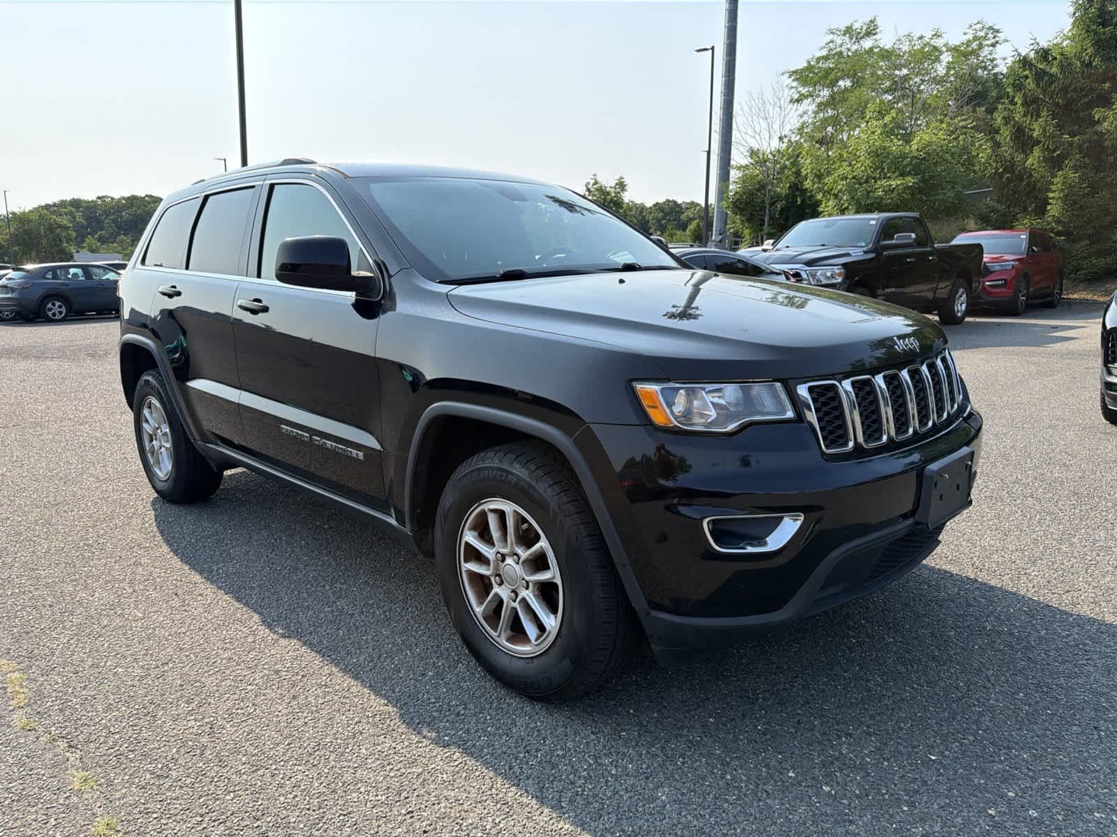 Used 2018 Diamond Black Crystal Pearlcoat Jeep Laredo E image 7