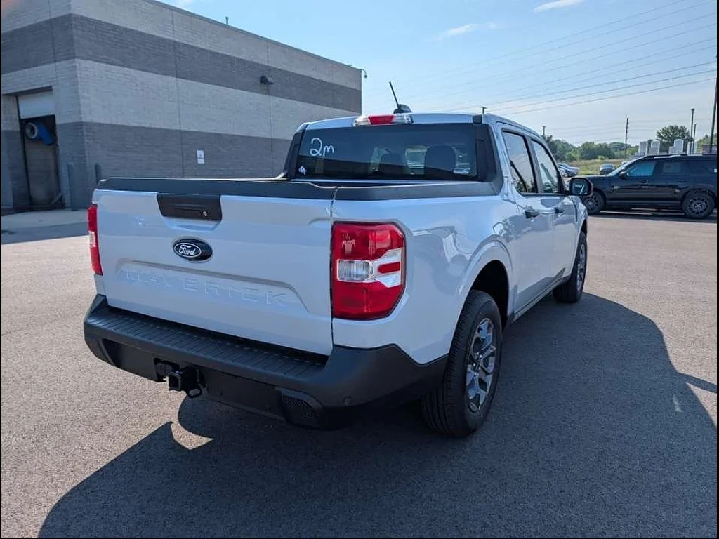 New 2026 Space White Ford XLT image 3