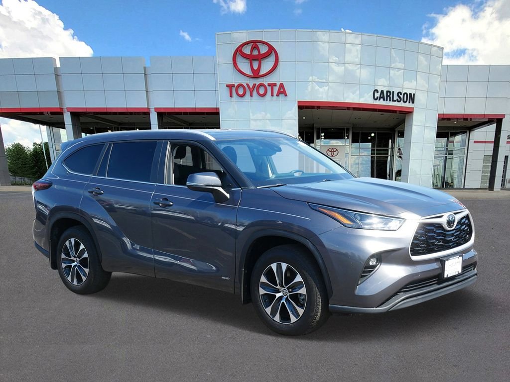 Certified 2025 Toyota Highlander XLE with VIN 5TDKBRCH0SS648379 for sale in Minneapolis, Minnesota