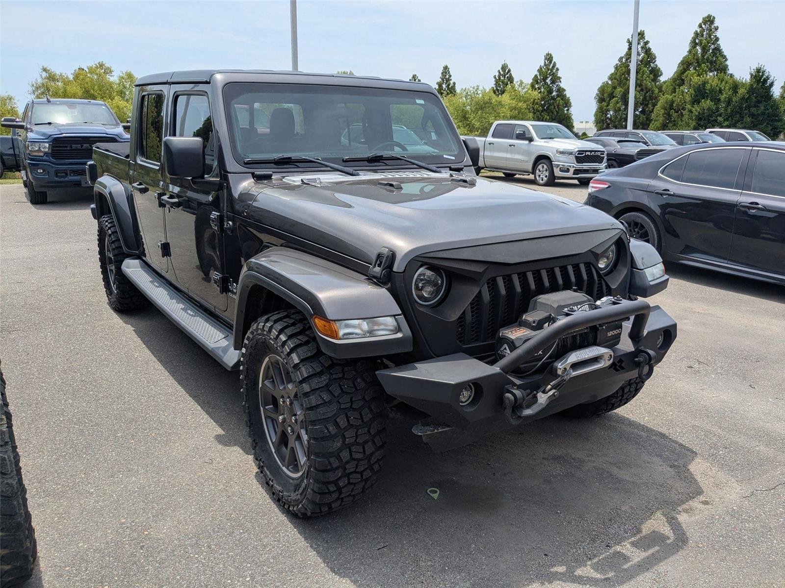 Used 2020 Granite Crystal Metallic Clearcoat Jeep Overland image 3