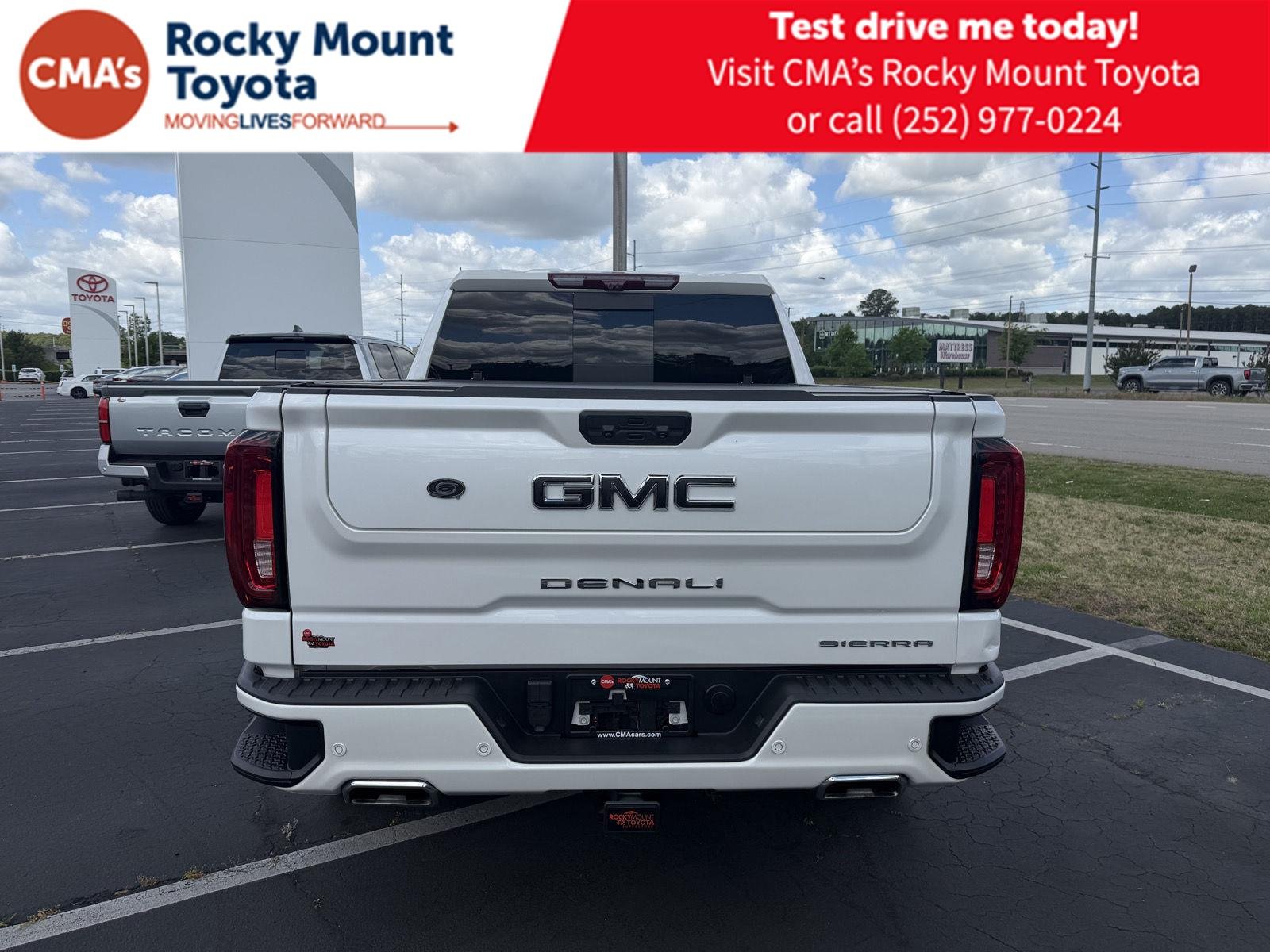 Used 2023 White Frost Tricoat GMC Denali image 6