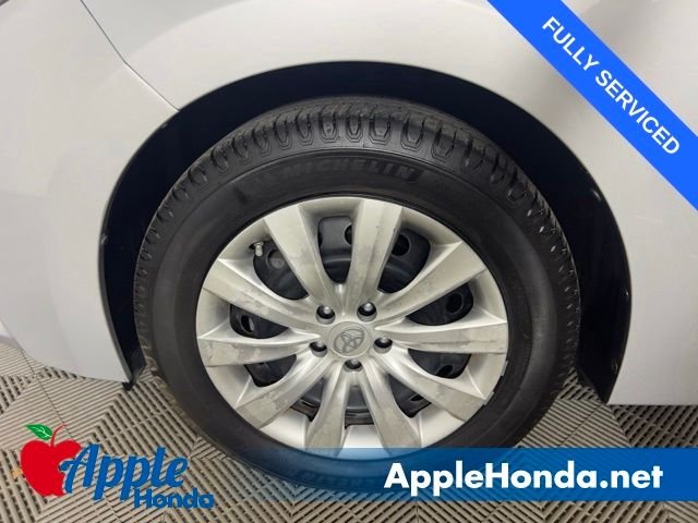 Used 2014 Classic Silver Metallic Toyota LE image 10