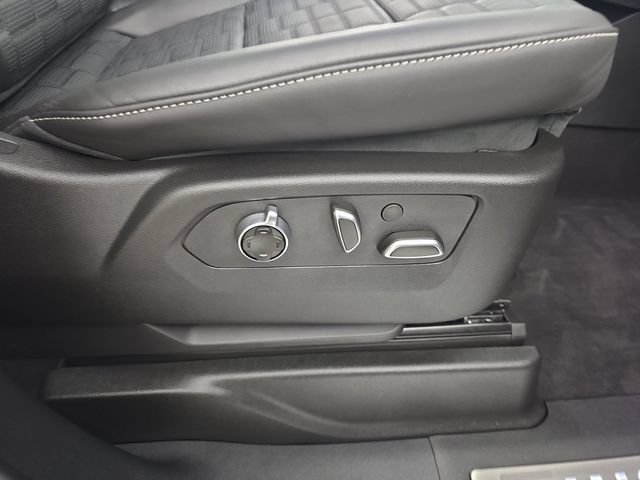 Used 2025 Crystal White Tricoat Cadillac Sport Platinum image 33