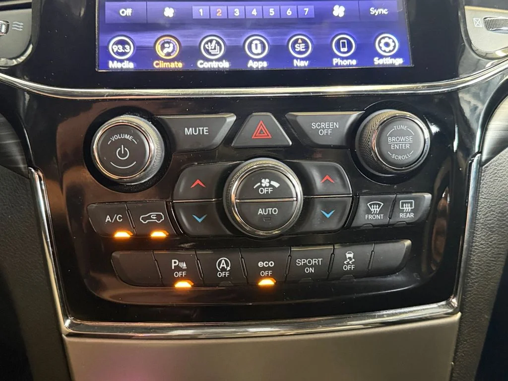 Used 2020 White Jeep Altitude image 24